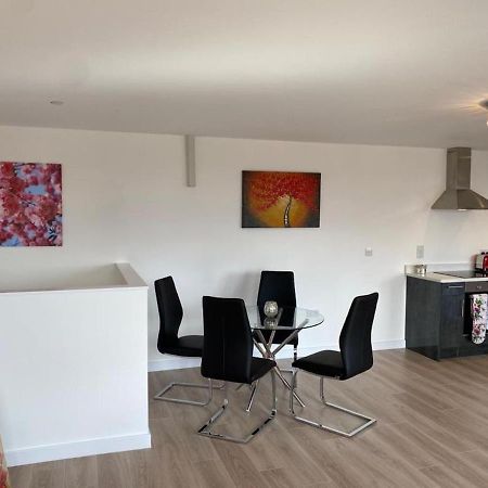 Cathedral View Duplex Penthouse: Central Stay with Parking & Wi-Fi Peterborough Exterior photo