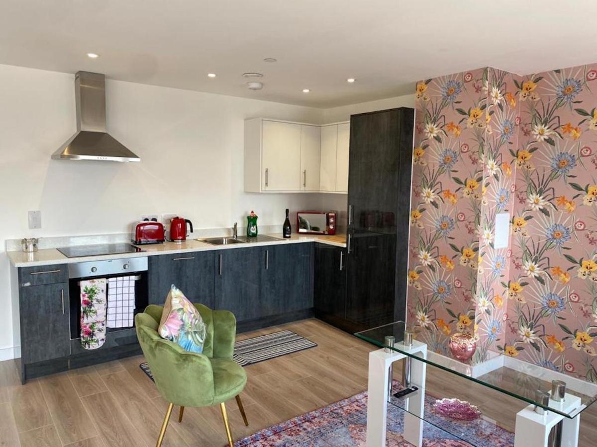 Cathedral View Duplex Penthouse: Central Stay with Parking & Wi-Fi Peterborough Exterior photo