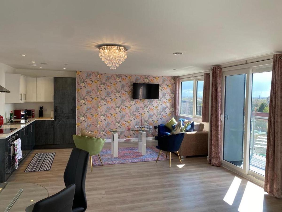 Cathedral View Duplex Penthouse: Central Stay with Parking & Wi-Fi Peterborough Exterior photo