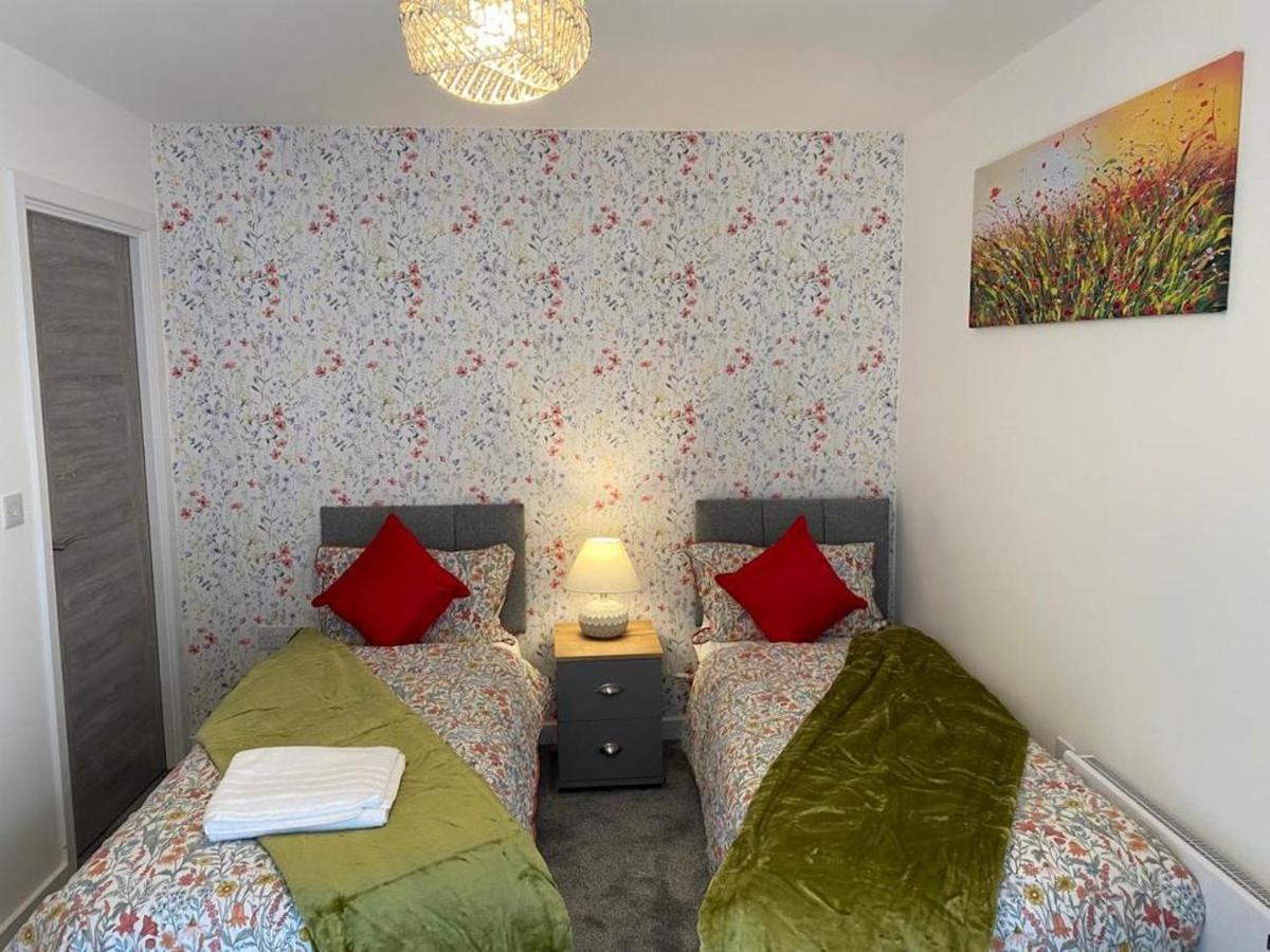 Cathedral View Duplex Penthouse: Central Stay with Parking & Wi-Fi Peterborough Exterior photo