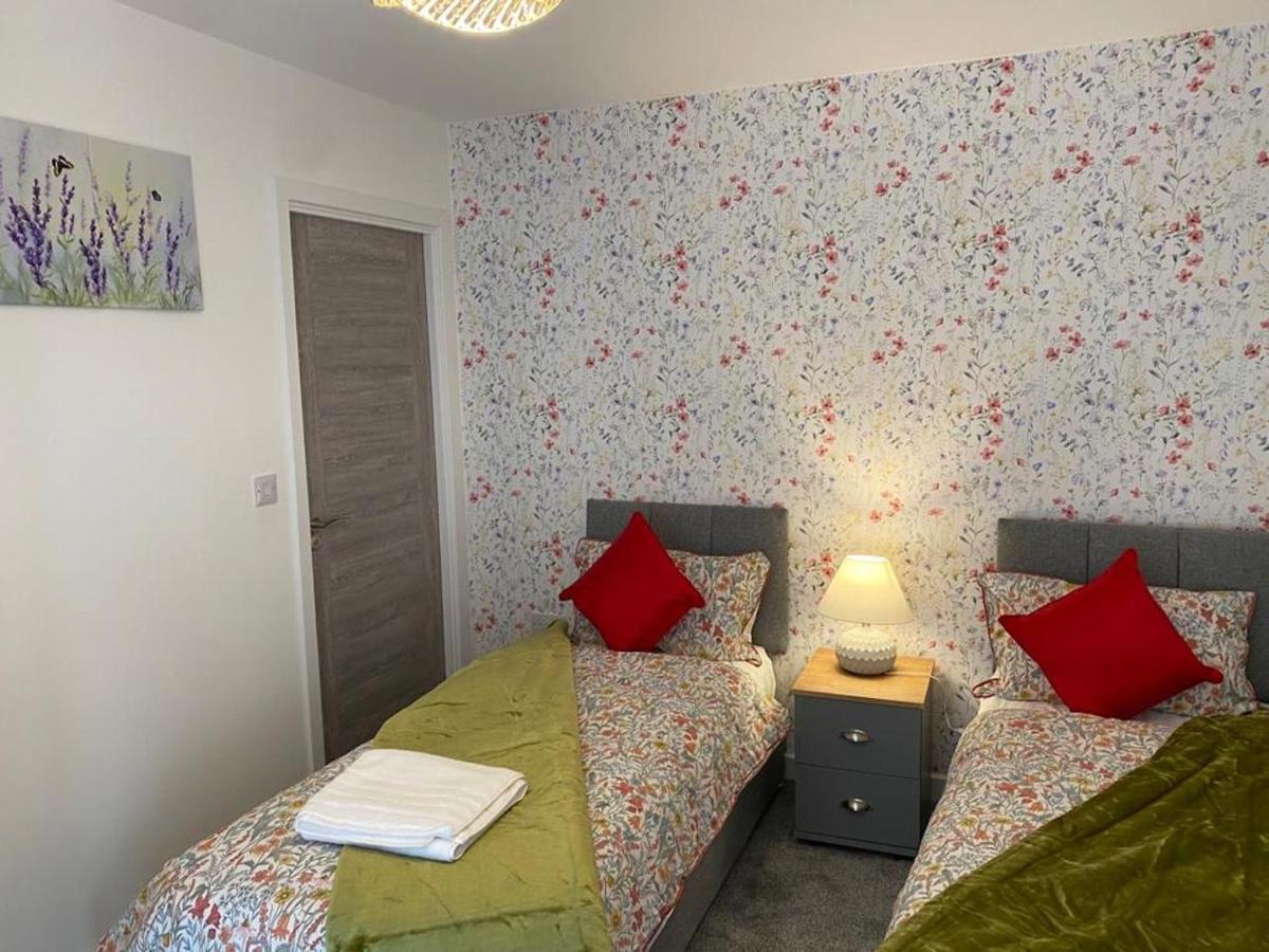 Cathedral View Duplex Penthouse: Central Stay with Parking & Wi-Fi Peterborough Exterior photo