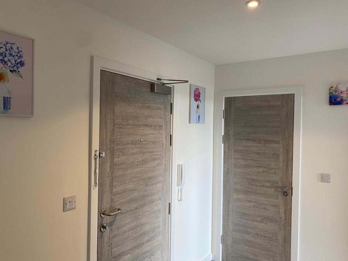 Cathedral View Duplex Penthouse: Central Stay with Parking & Wi-Fi Peterborough Exterior photo